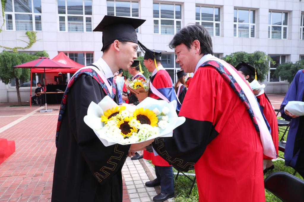 760B3E2F010C7DD95D465CA8FF1_3D0557FC_1B321